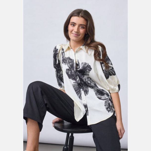 Sisters Point Ella Shirt Cream