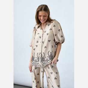 Sisters Point Ella Shirt Champagne/Black Flower