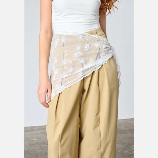 Sisters Point Scarf White