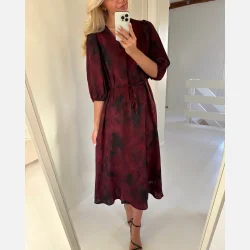 Sisters Point Ventia Dress Bordeaux Blurred