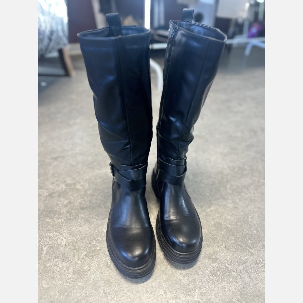 Shiny Besty St�vle Sort 