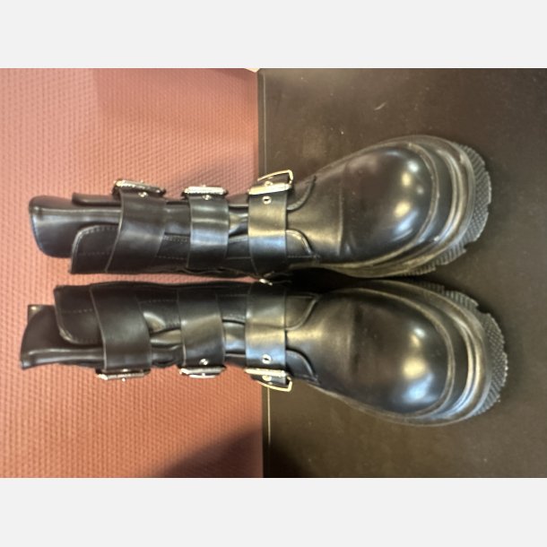 Shiny Bello St�vle Sort