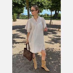 Noella Leslie kjole sand